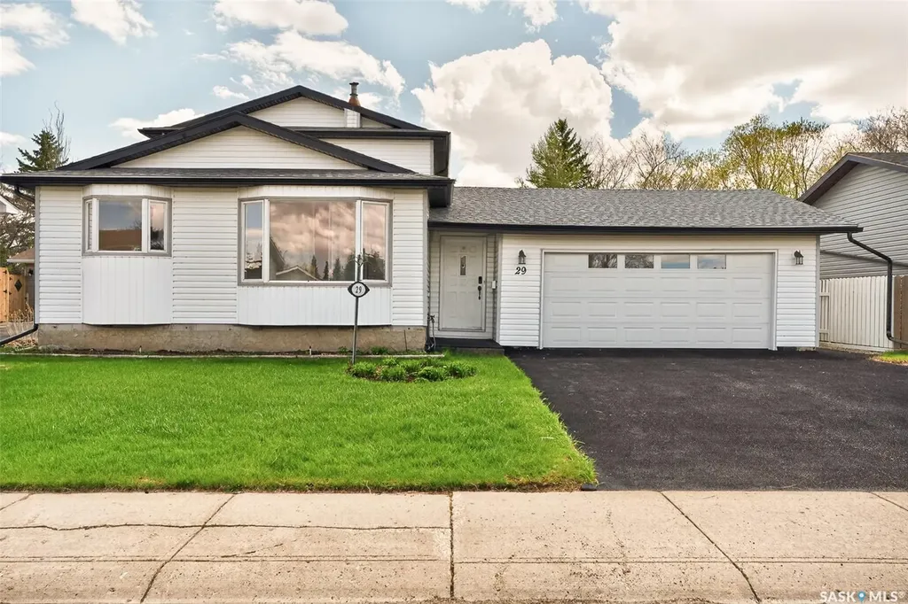 29 Edelweiss Crescent Moose Jaw SK S6J 1E4