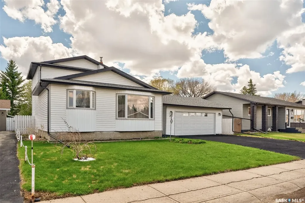 29 Edelweiss Crescent Moose Jaw SK S6J 1E4