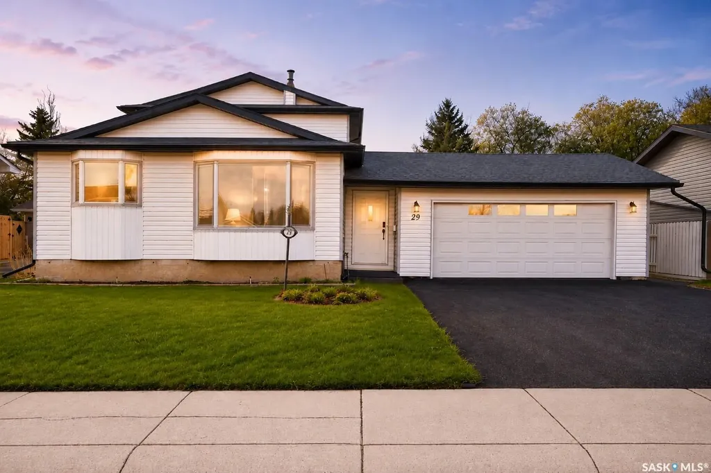 29 Edelweiss Crescent Moose Jaw SK S6J 1E4