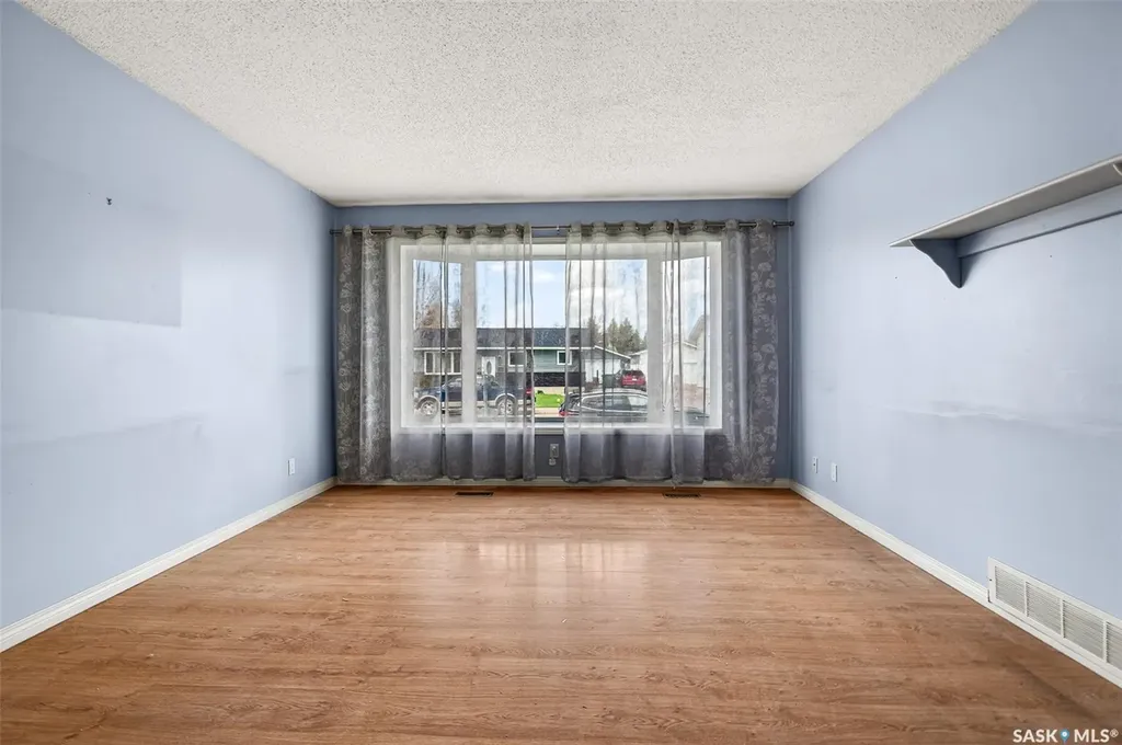 29 Edelweiss Crescent Moose Jaw SK S6J 1E4