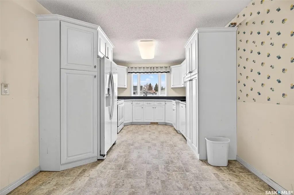 29 Edelweiss Crescent Moose Jaw SK S6J 1E4