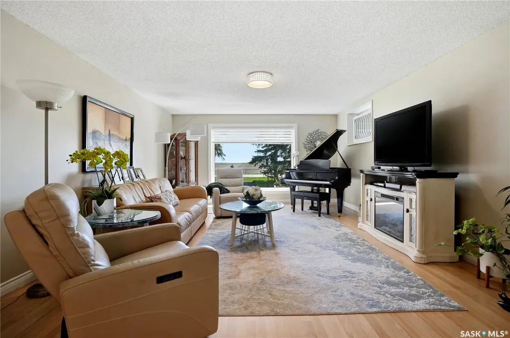 303 Currie Crescent Strasbourg SK S0G 4V0