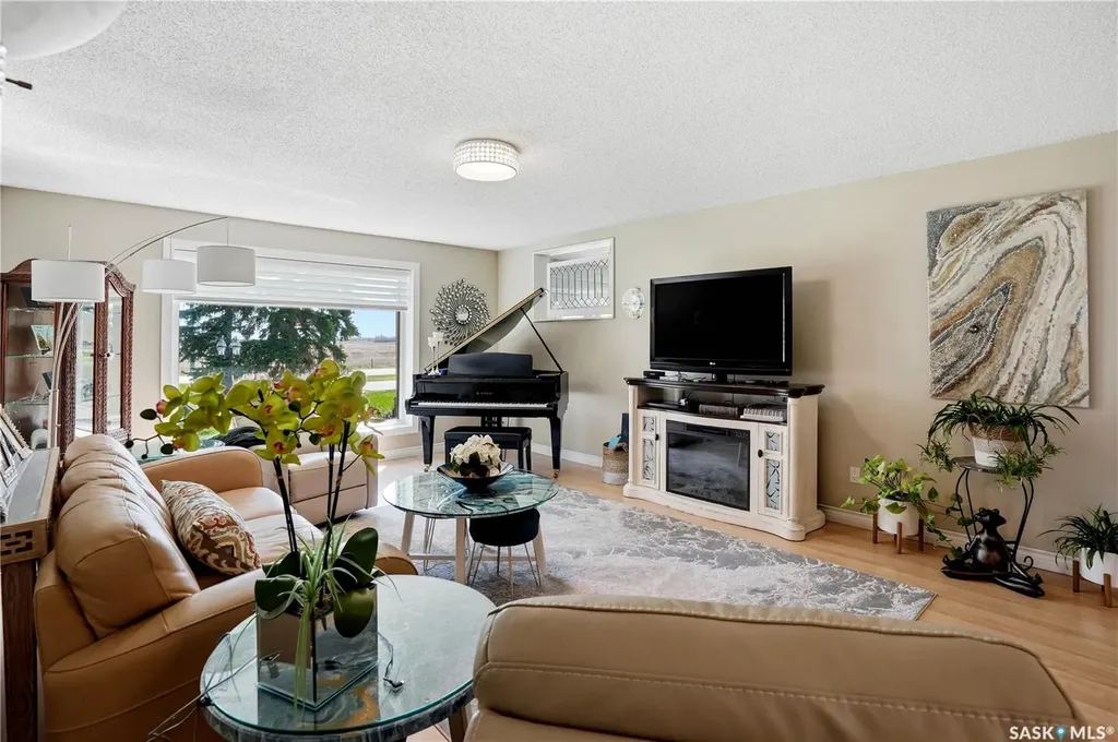 303 Currie Crescent Strasbourg SK S0G 4V0