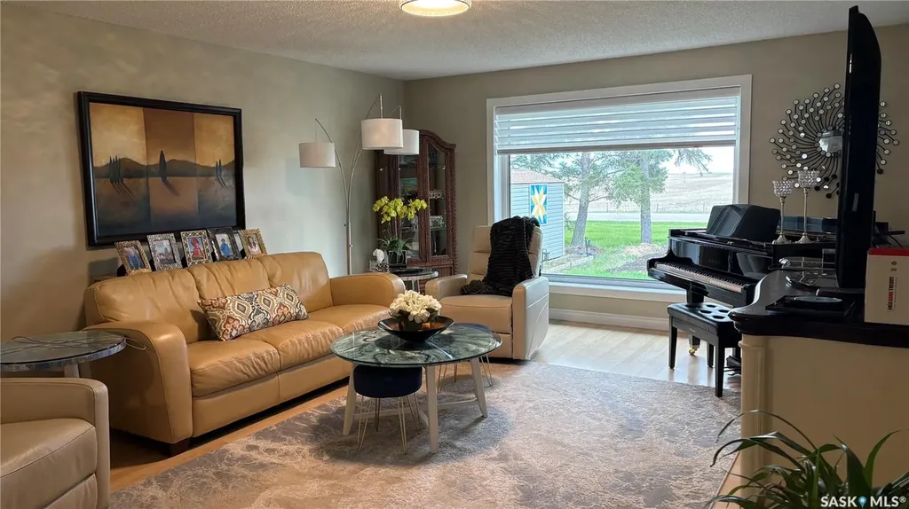 303 Currie Crescent Strasbourg SK S0G 4V0