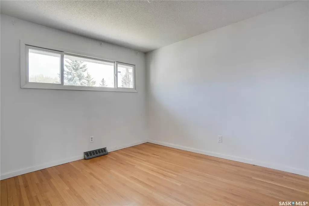 3017 Taylor Street E Saskatoon SK S7H 1X4