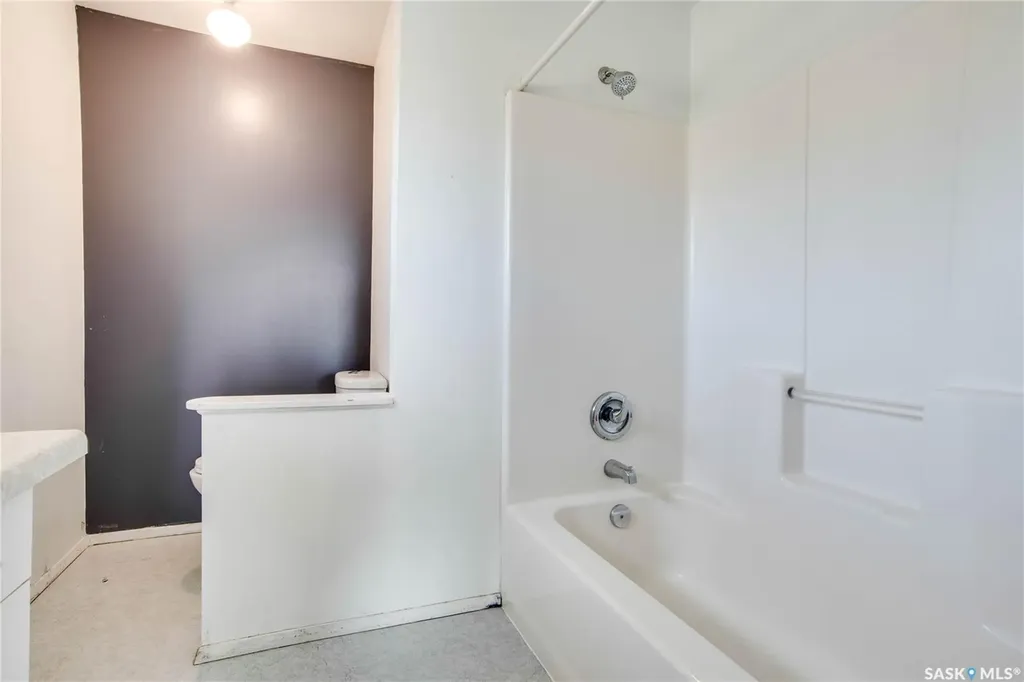 3017 Taylor Street E Saskatoon SK S7H 1X4