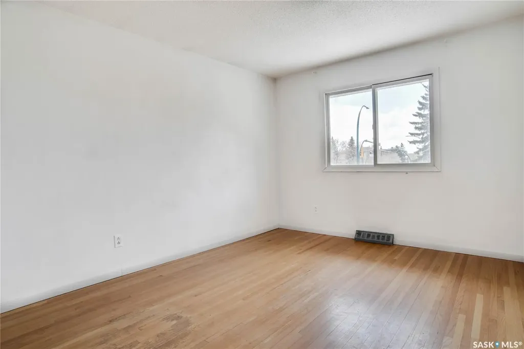 3017 Taylor Street E Saskatoon SK S7H 1X4