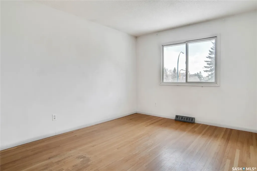 3017 Taylor Street E Saskatoon SK S7H 1X4