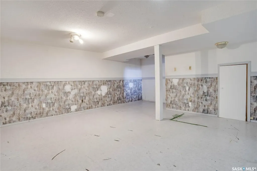 3017 Taylor Street E Saskatoon SK S7H 1X4