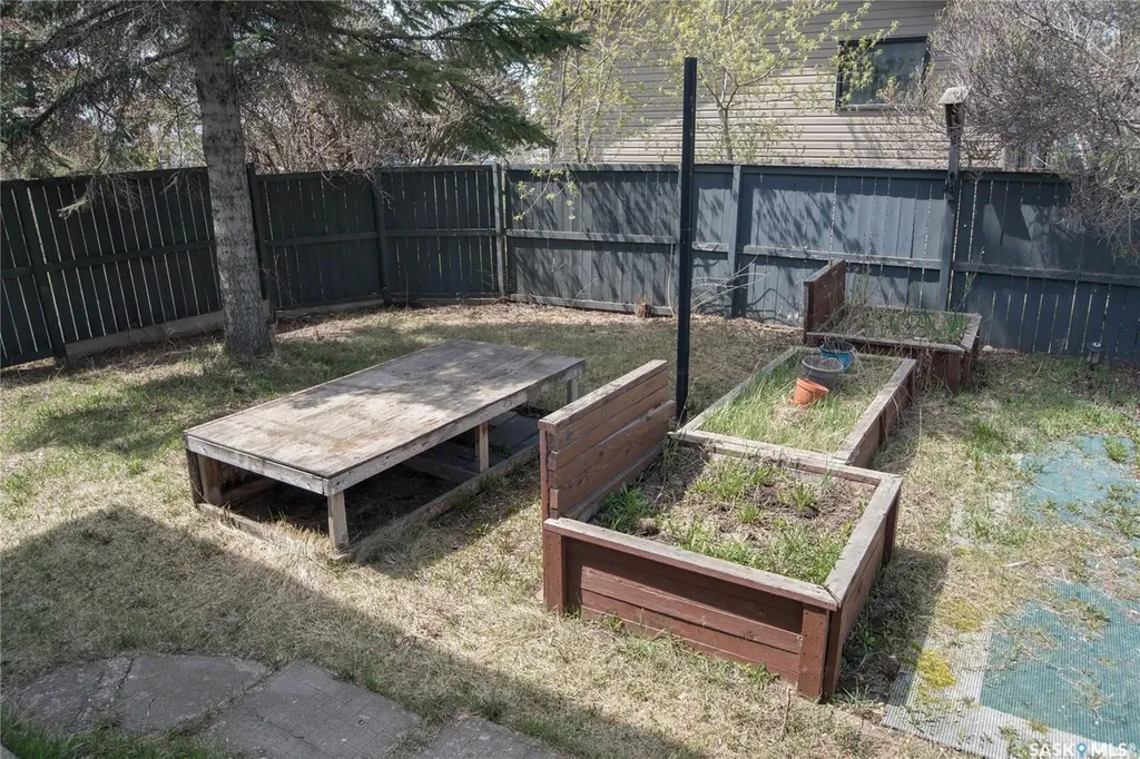 3017 Taylor Street E Saskatoon SK S7H 1X4