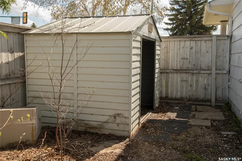 3017 Taylor Street E Saskatoon SK S7H 1X4