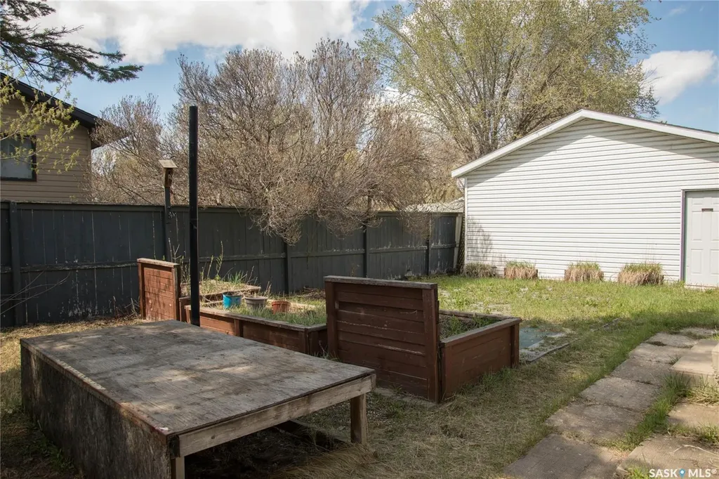 3017 Taylor Street E Saskatoon SK S7H 1X4