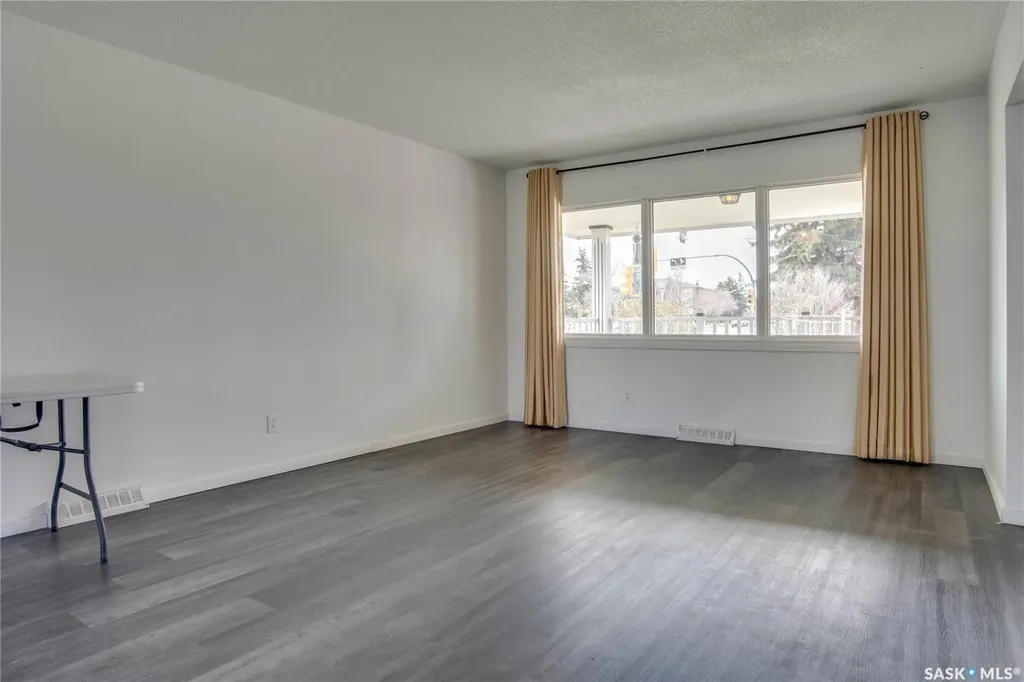 3017 Taylor Street E Saskatoon SK S7H 1X4
