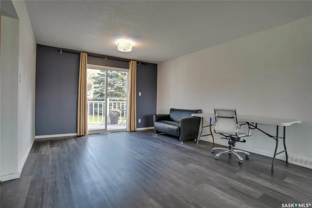 3017 Taylor Street E Saskatoon SK S7H 1X4