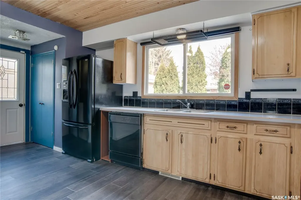 3017 Taylor Street E Saskatoon SK S7H 1X4