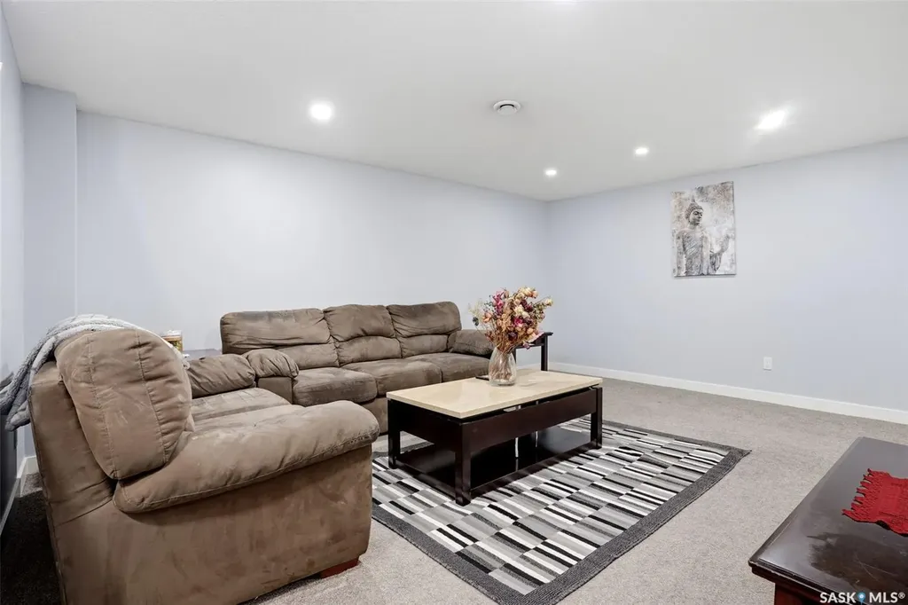 14 Diamond Street Regina SK S4N 5K2