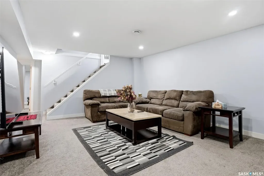 14 Diamond Street Regina SK S4N 5K2