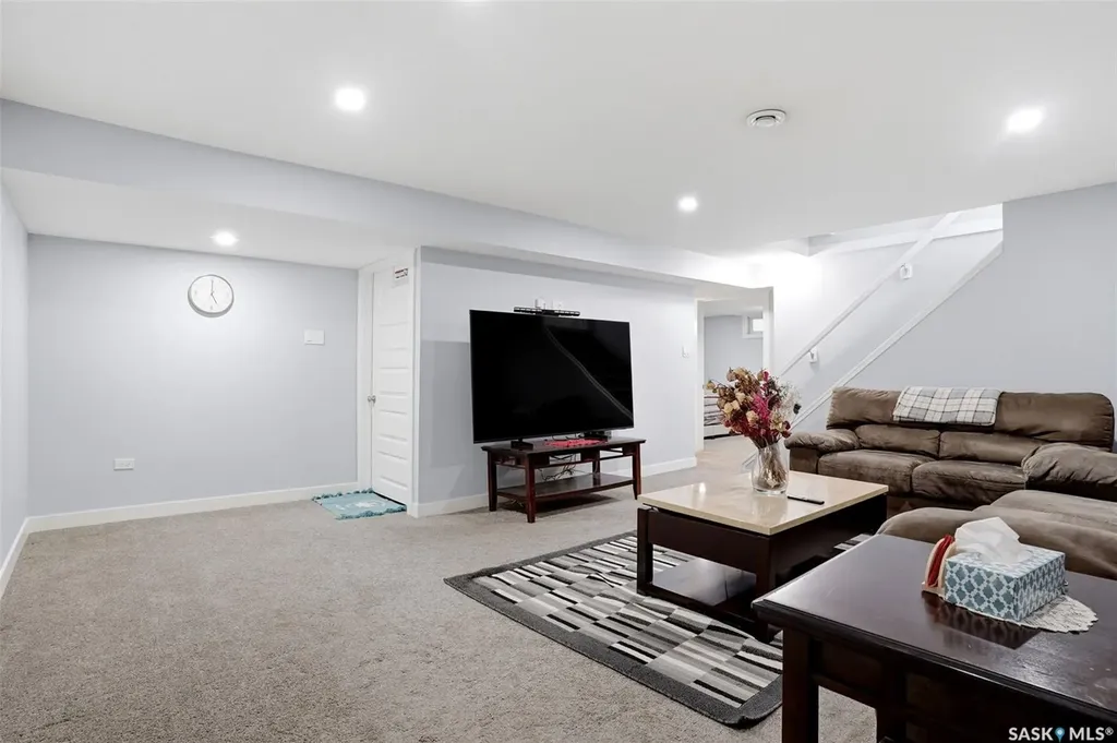 14 Diamond Street Regina SK S4N 5K2