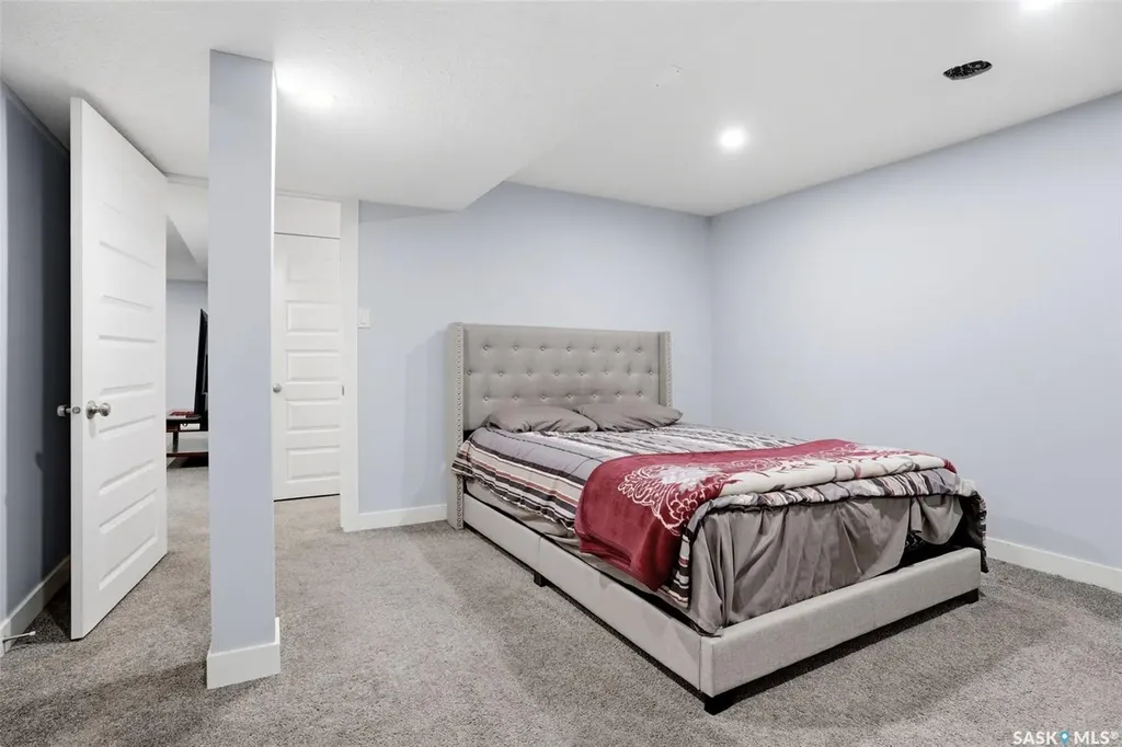 14 Diamond Street Regina SK S4N 5K2