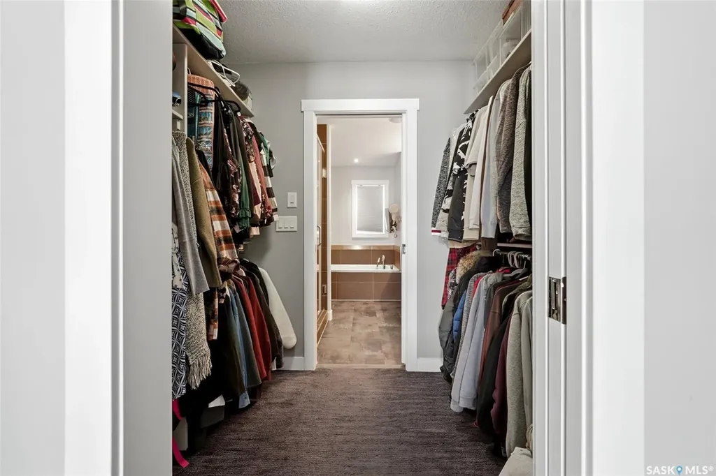 5237 Snowbirds Crescent Regina SK S4W 0H4