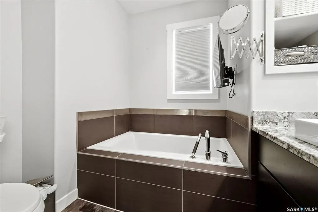5237 Snowbirds Crescent Regina SK S4W 0H4