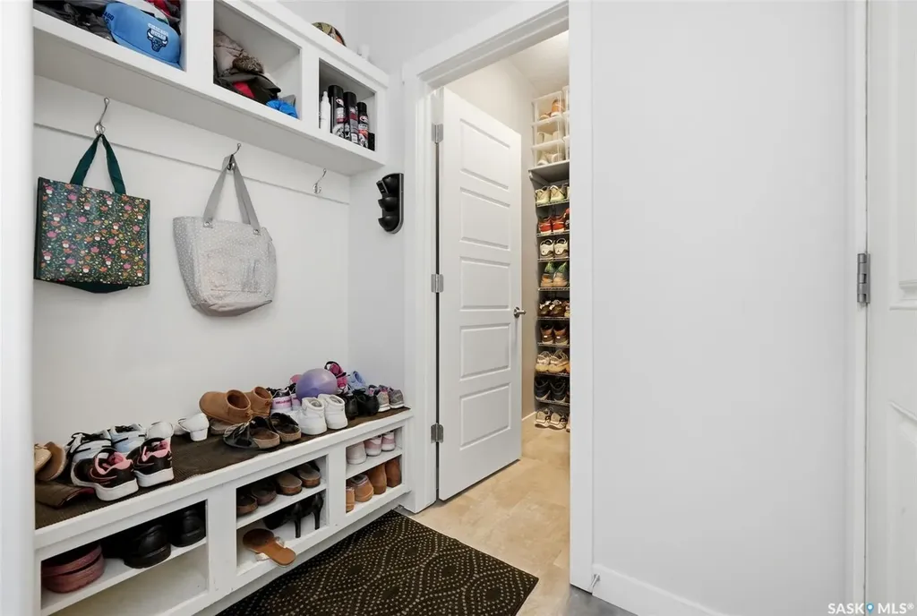 5237 Snowbirds Crescent Regina SK S4W 0H4