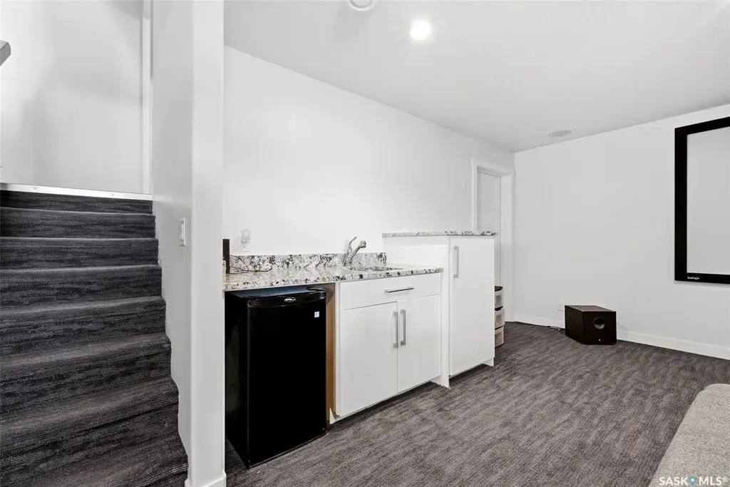 5237 Snowbirds Crescent Regina SK S4W 0H4