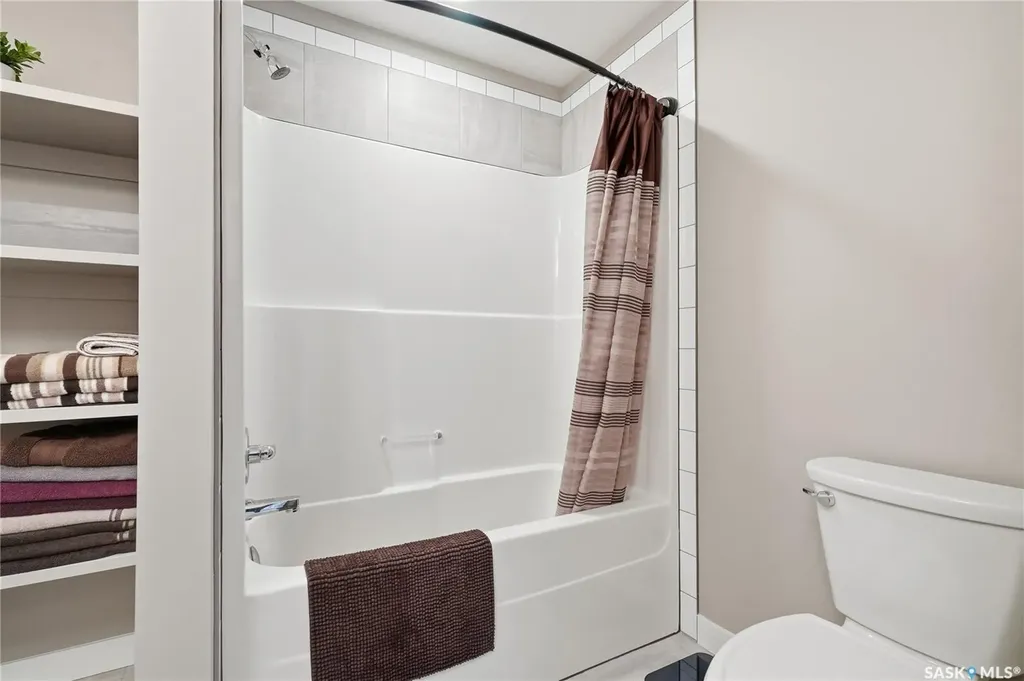 118 Stromberg Crescent Saskatoon SK S7L 6M9