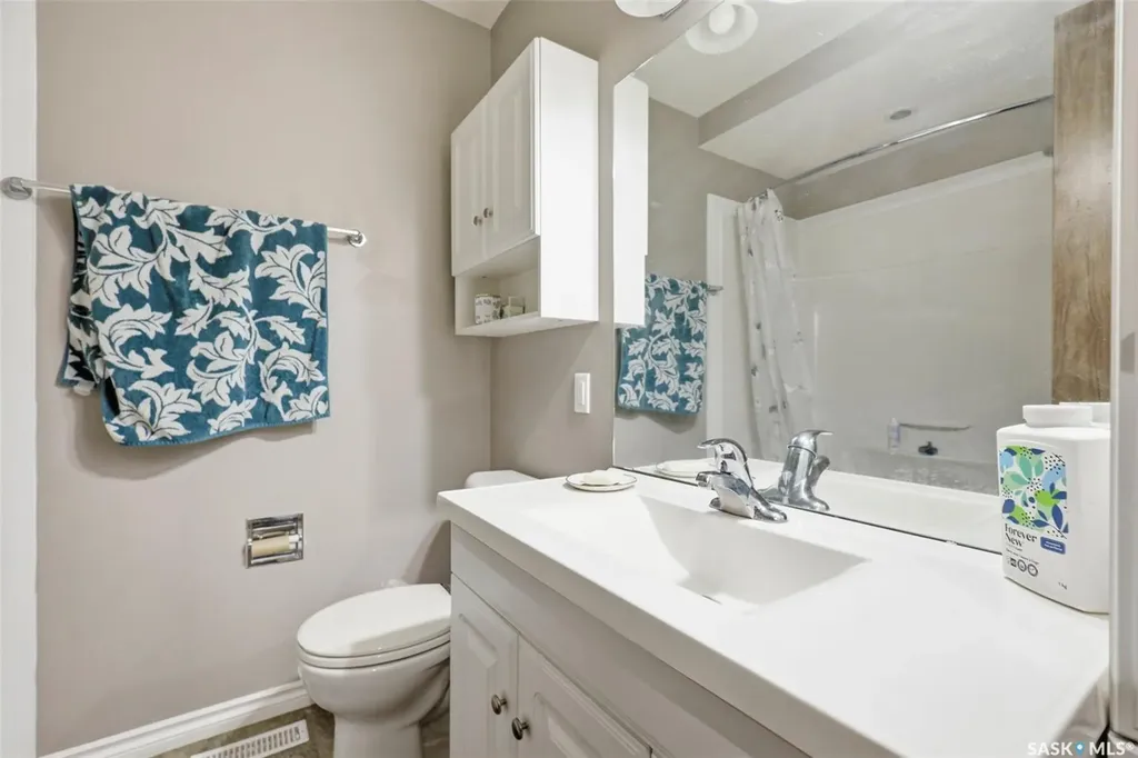 1605-1607 Laura Avenue Saskatoon SK S7N 2T2