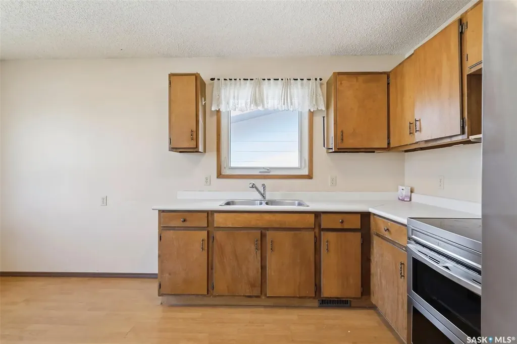 1605-1607 Laura Avenue Saskatoon SK S7N 2T2