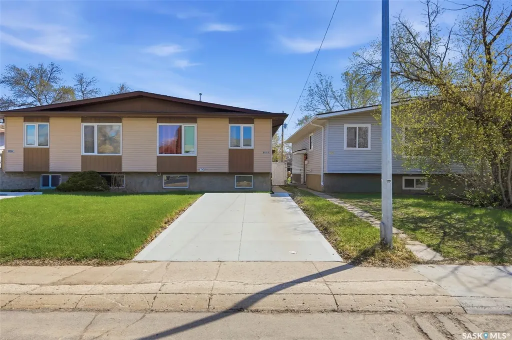 1605-1607 Laura Avenue Saskatoon SK S7N 2T2