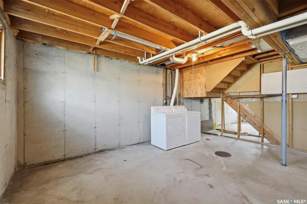 1605-1607 Laura Avenue Saskatoon SK S7N 2T2