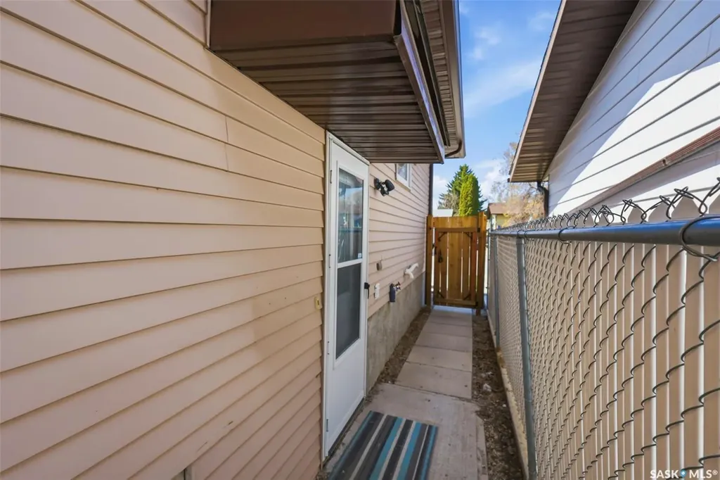 1605-1607 Laura Avenue Saskatoon SK S7N 2T2