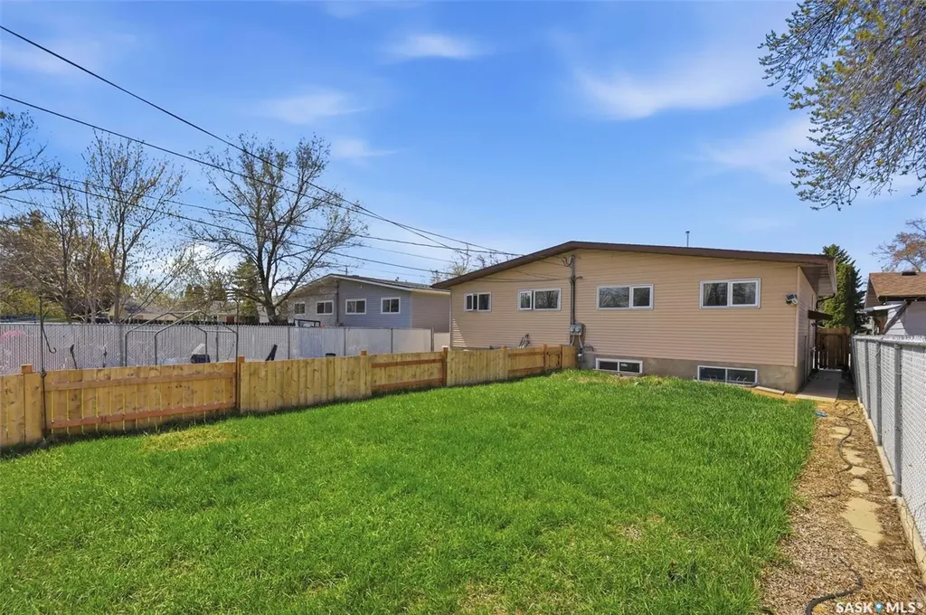 1605-1607 Laura Avenue Saskatoon SK S7N 2T2