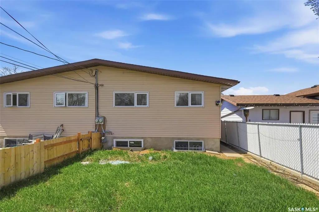 1605-1607 Laura Avenue Saskatoon SK S7N 2T2
