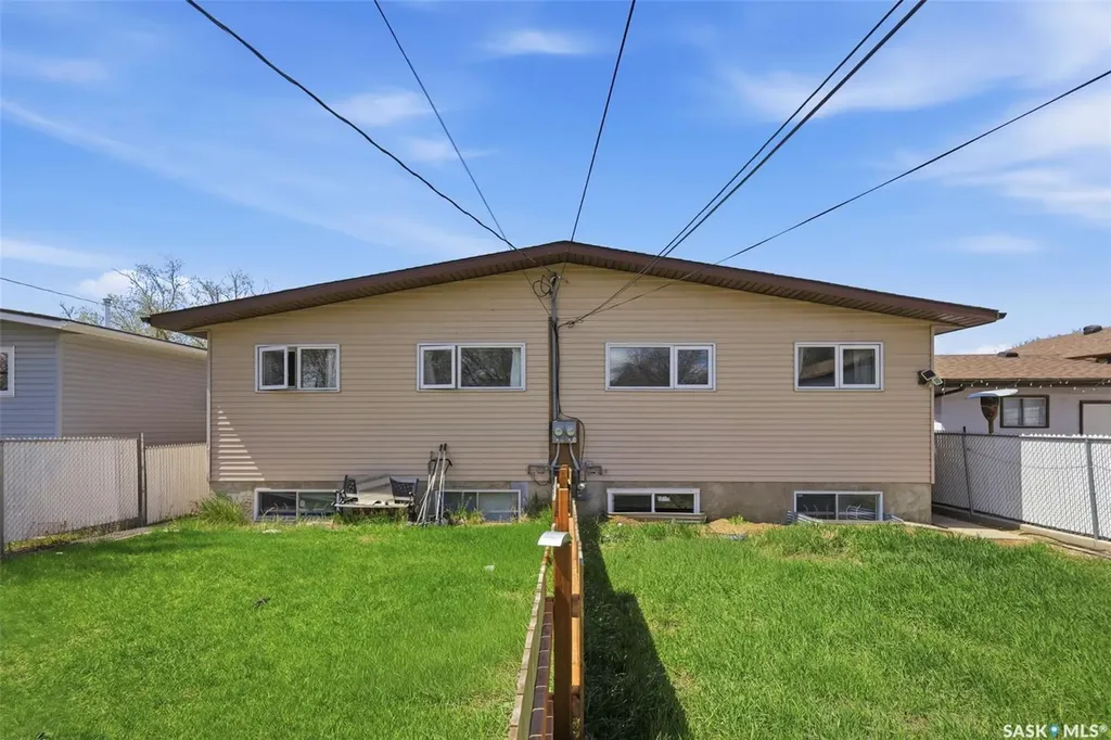 1605-1607 Laura Avenue Saskatoon SK S7N 2T2