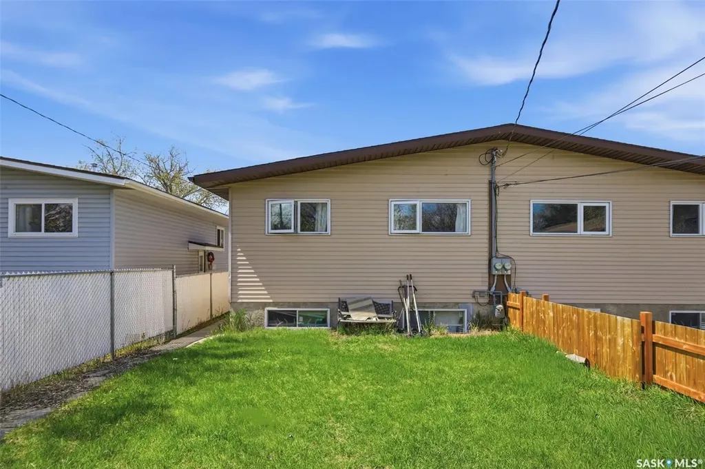 1605-1607 Laura Avenue Saskatoon SK S7N 2T2