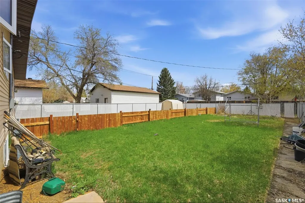 1605-1607 Laura Avenue Saskatoon SK S7N 2T2