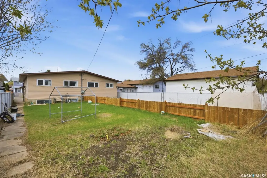 1605-1607 Laura Avenue Saskatoon SK S7N 2T2