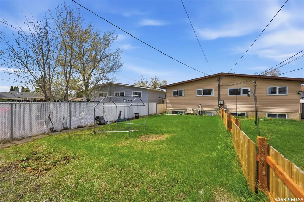 1605-1607 Laura Avenue Saskatoon SK S7N 2T2