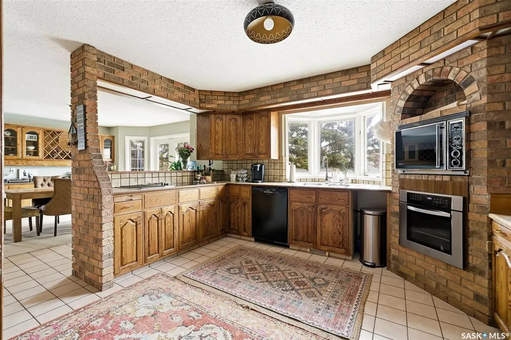 2402 Truesdale Drive Regina SK S4V 0W2