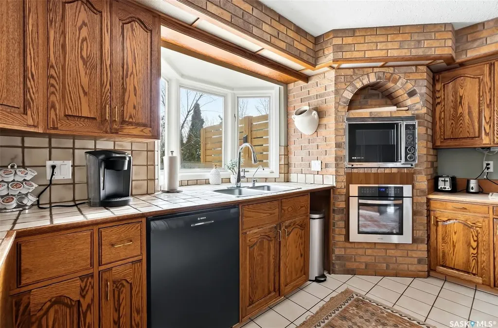 2402 Truesdale Drive Regina SK S4V 0W2