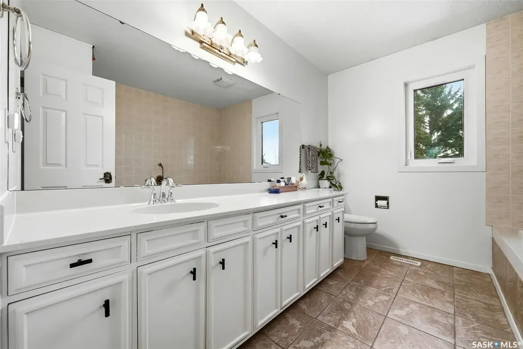 2402 Truesdale Drive Regina SK S4V 0W2