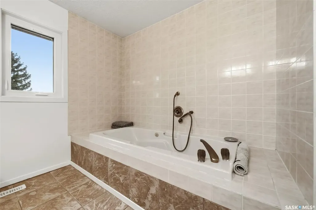 2402 Truesdale Drive Regina SK S4V 0W2