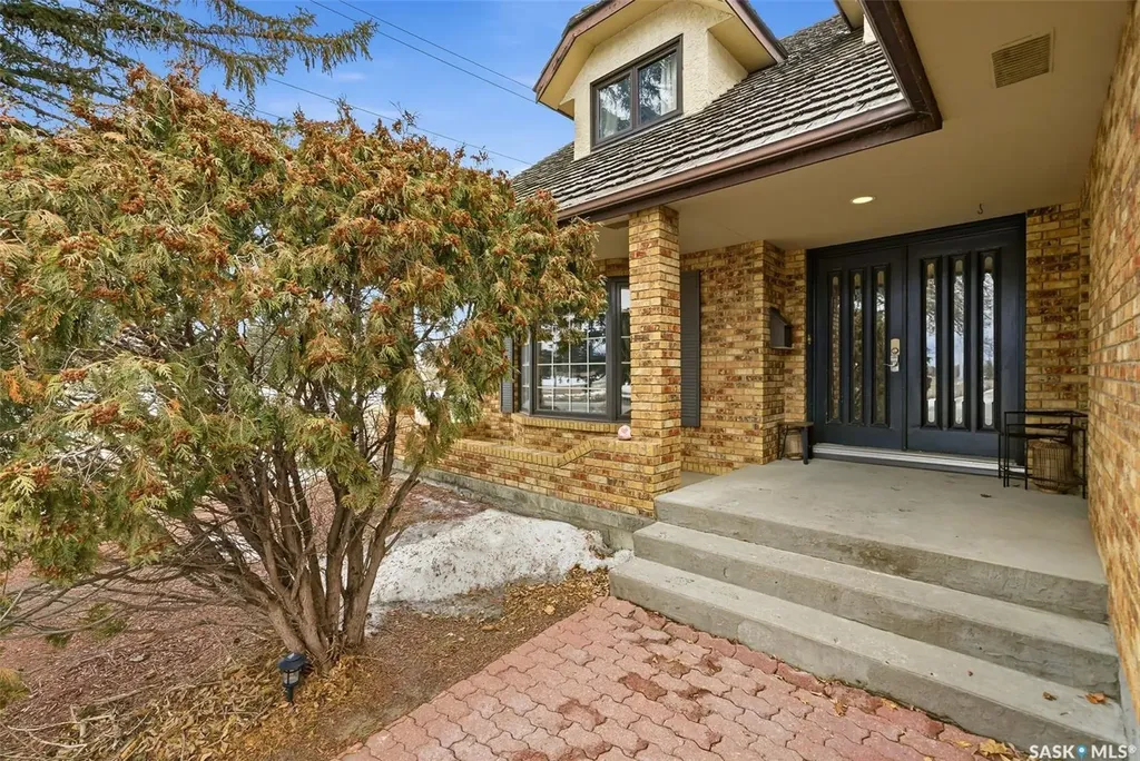 2402 Truesdale Drive Regina SK S4V 0W2