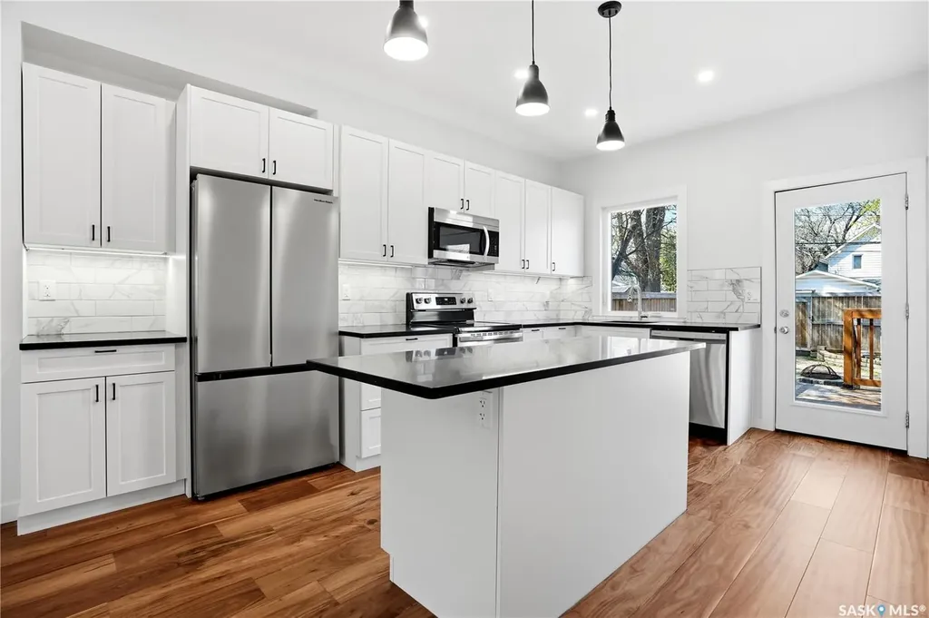2324 Wallace Street Regina SK S4N 4A9