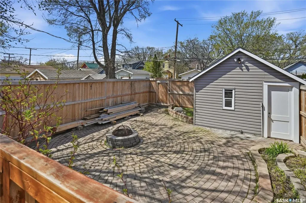 2324 Wallace Street Regina SK S4N 4A9