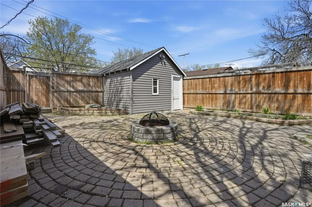 2324 Wallace Street Regina SK S4N 4A9