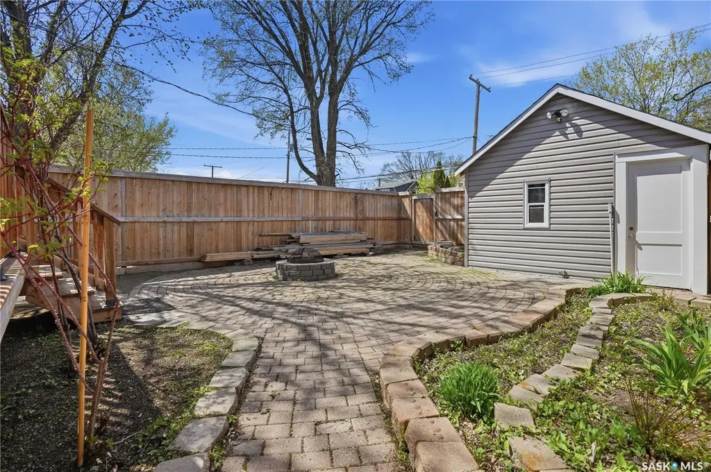 2324 Wallace Street Regina SK S4N 4A9