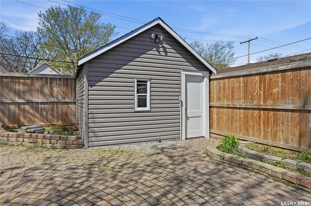 2324 Wallace Street Regina SK S4N 4A9